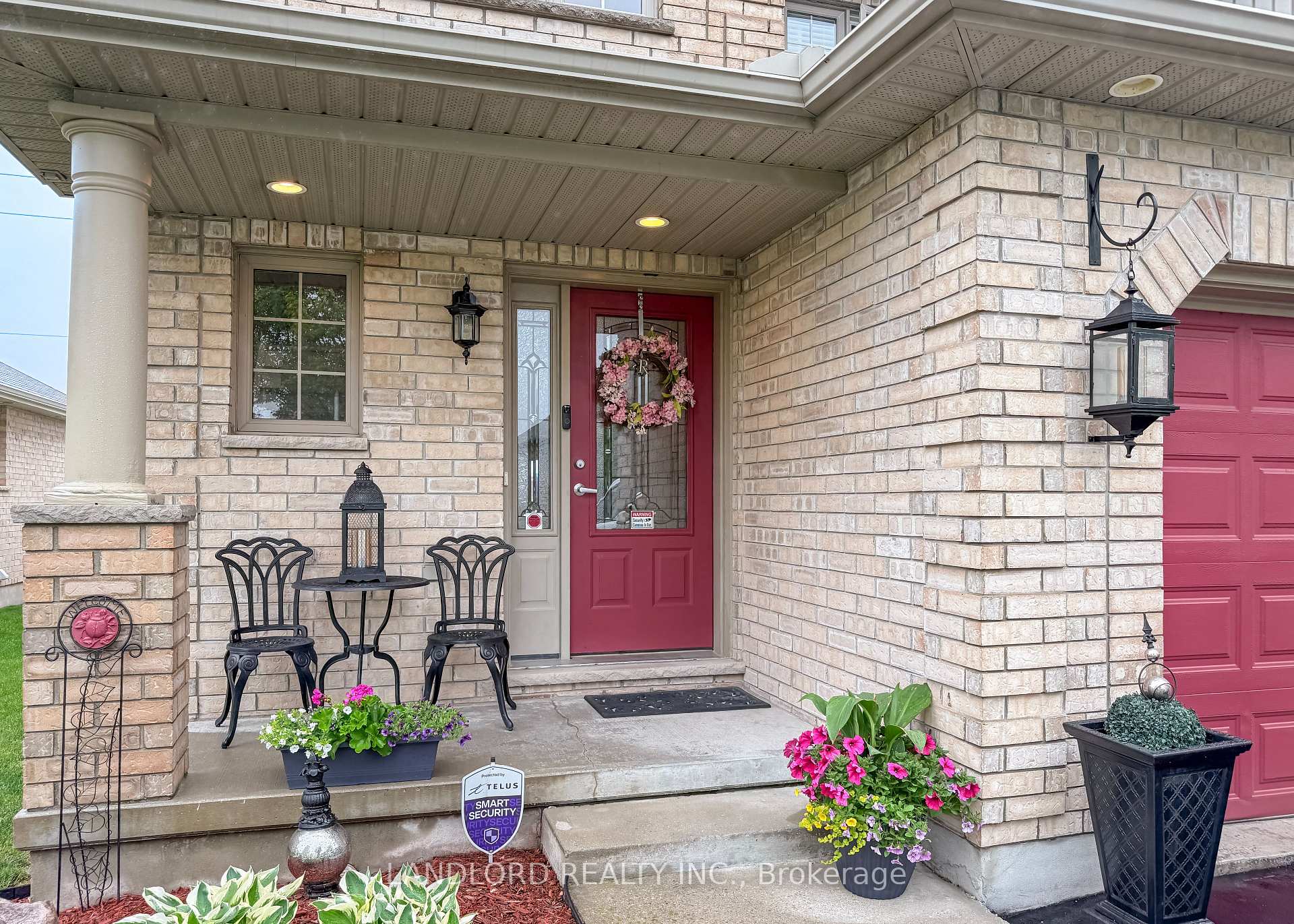 Photo 2 of 115 Hagerman Crescent, St. Thomas — HOMEH