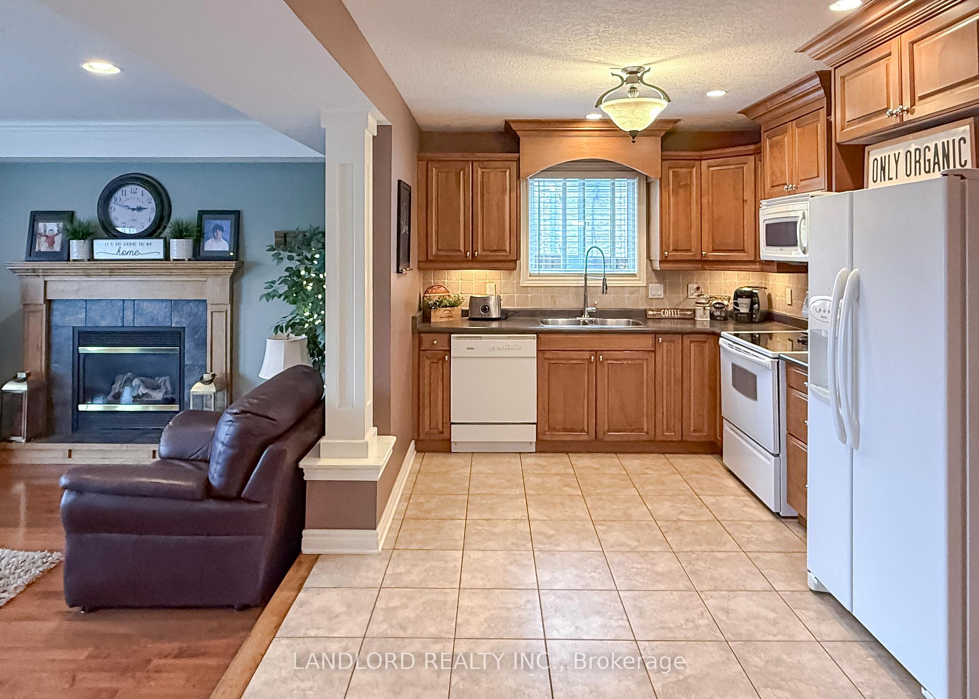 Photo 7 of 115 Hagerman Crescent, St. Thomas — HOMEH