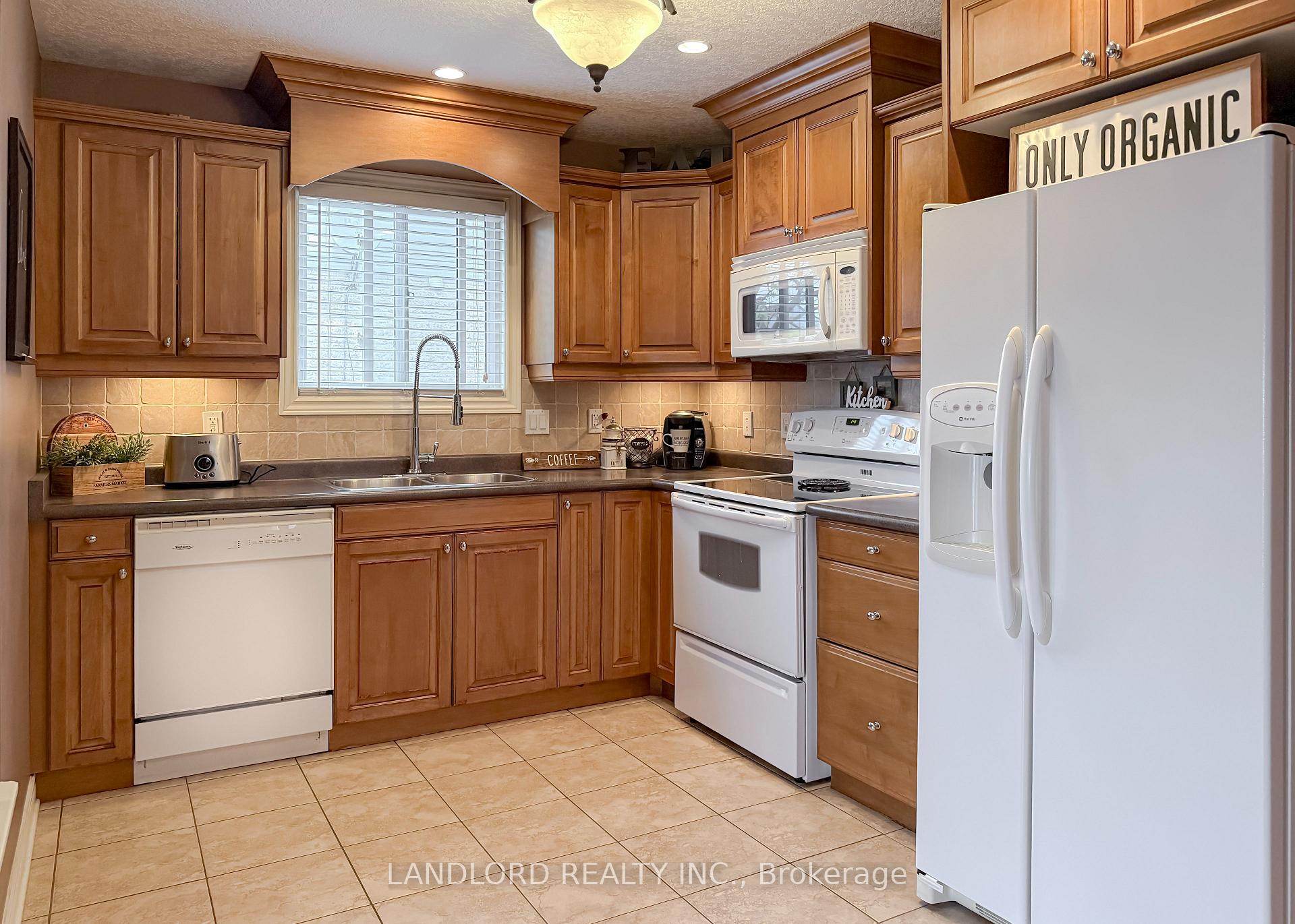 Photo 8 of 115 Hagerman Crescent, St. Thomas — HOMEH