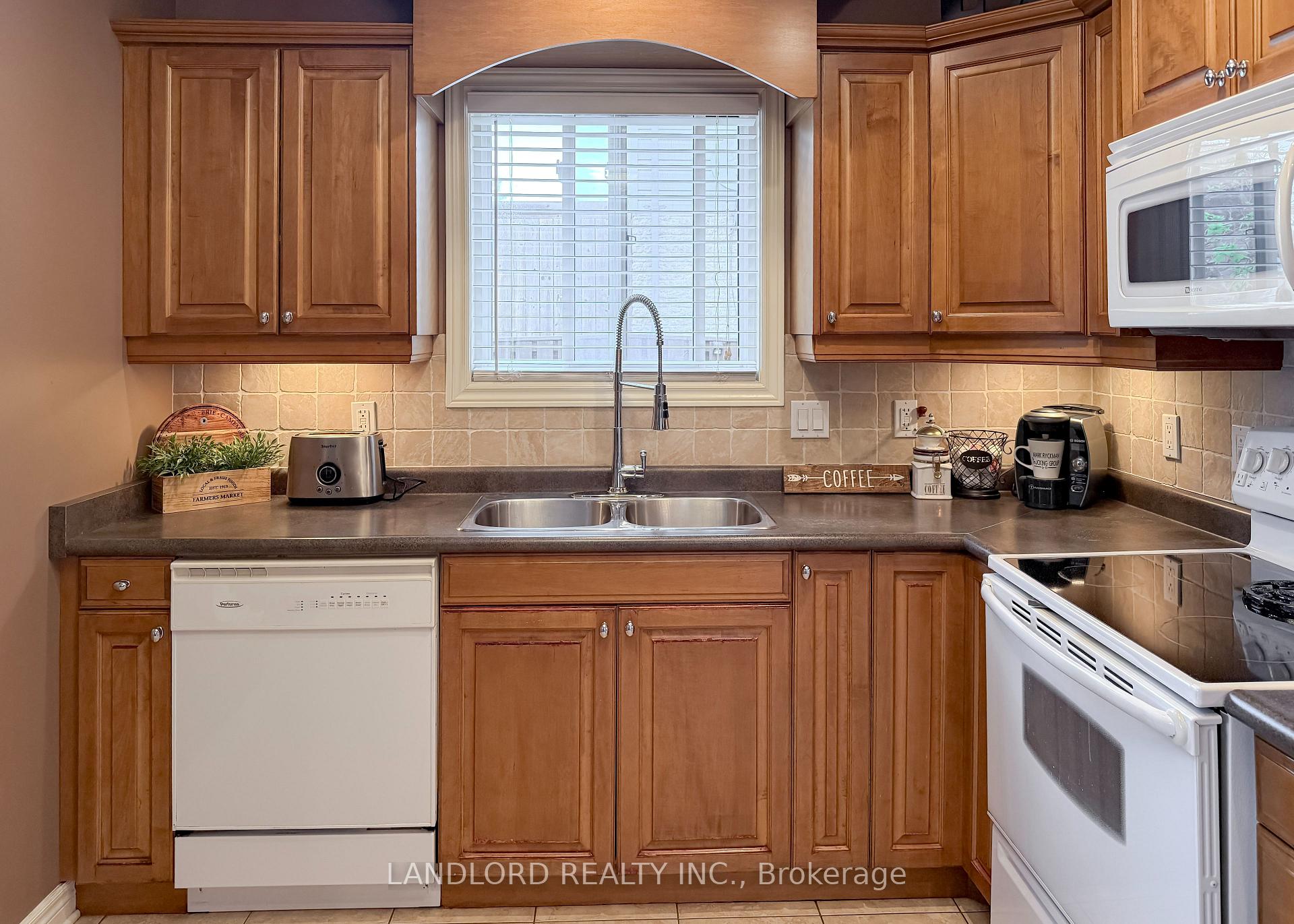 Photo 9 of 115 Hagerman Crescent, St. Thomas — HOMEH