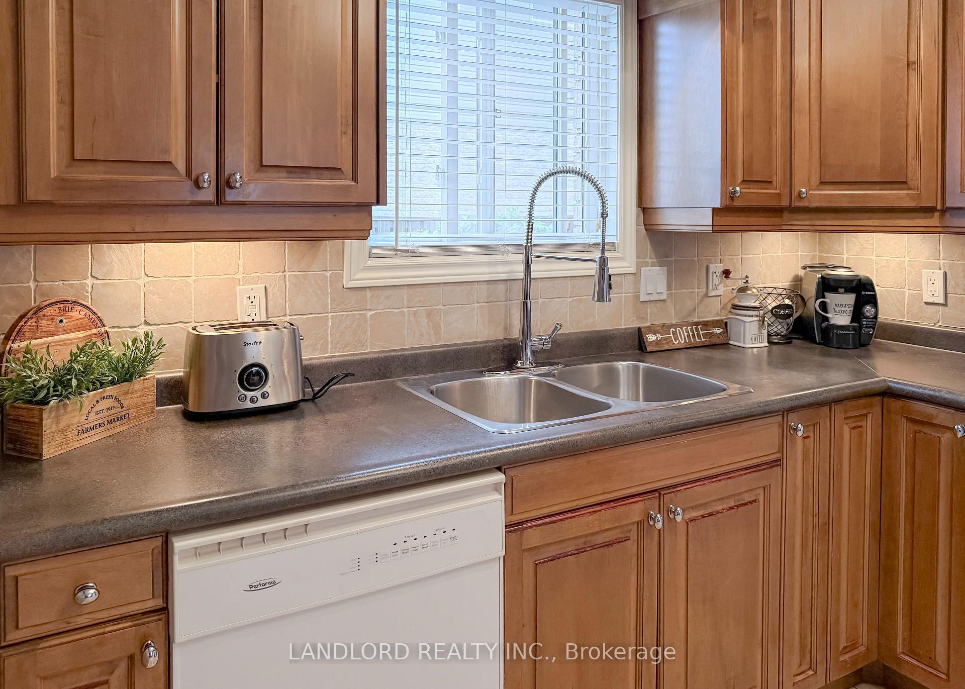 Photo 10 of 115 Hagerman Crescent, St. Thomas — HOMEH