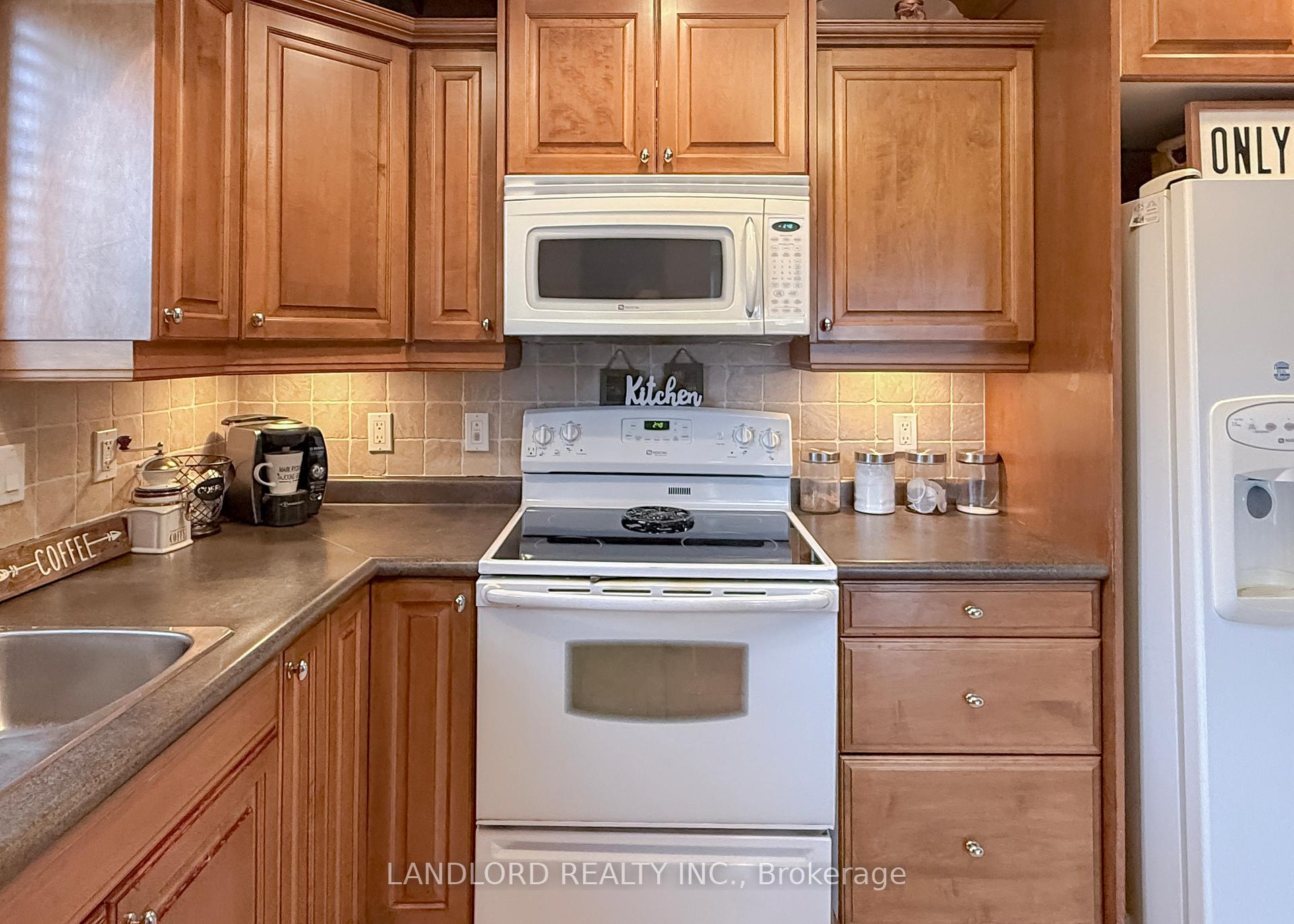 Photo 11 of 115 Hagerman Crescent, St. Thomas — HOMEH