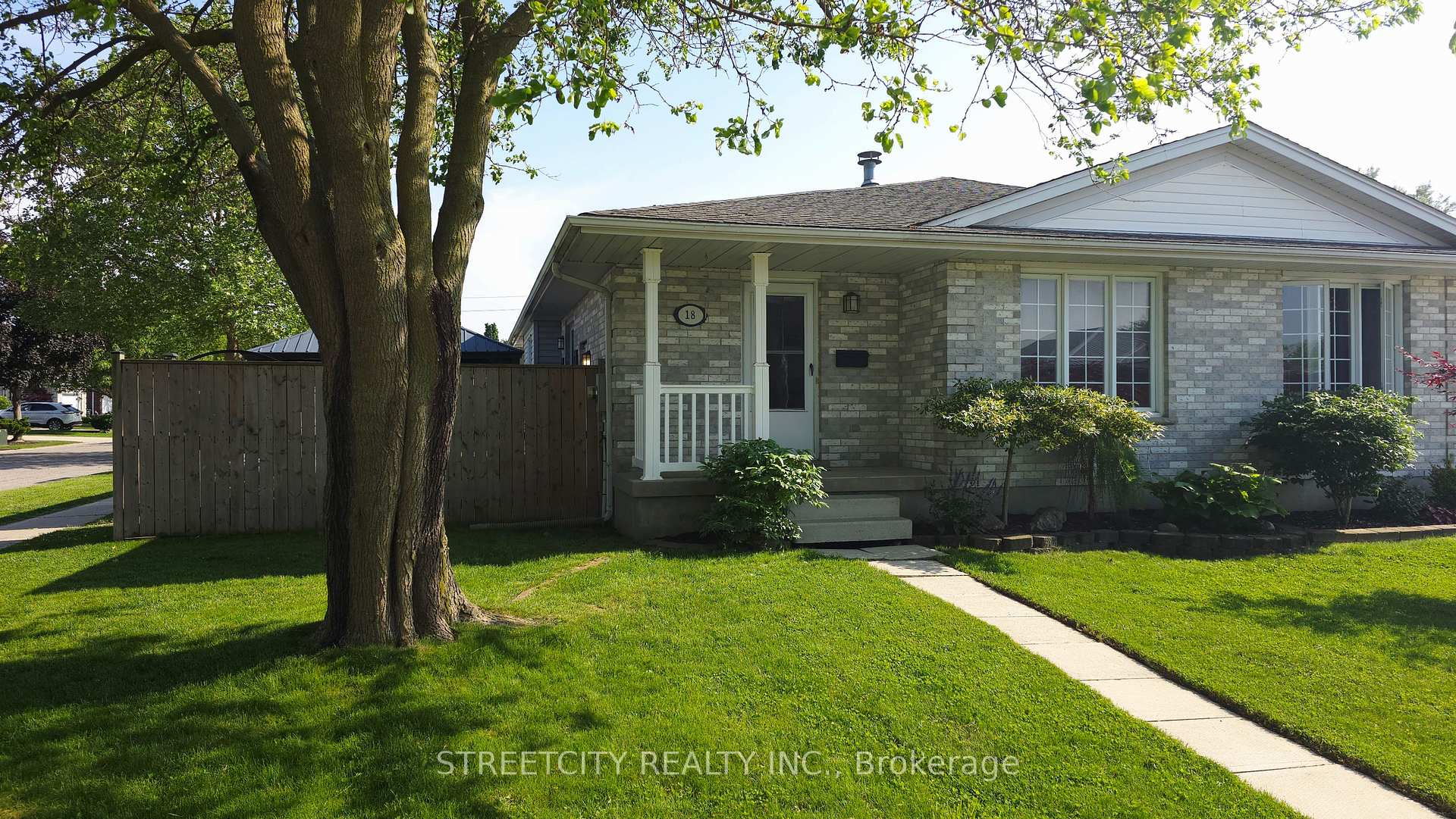 Photo 1 of 18 Rodney Crescent, St. Thomas — HOMEH