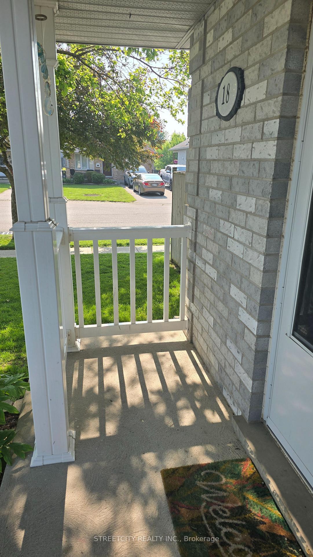 Photo 3 of 18 Rodney Crescent, St. Thomas — HOMEH