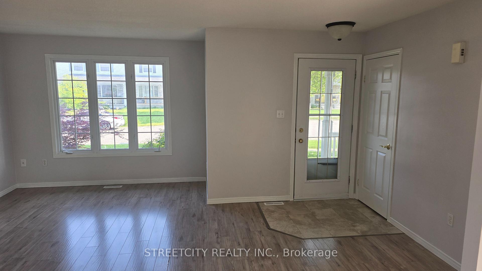 Photo 4 of 18 Rodney Crescent, St. Thomas — HOMEH