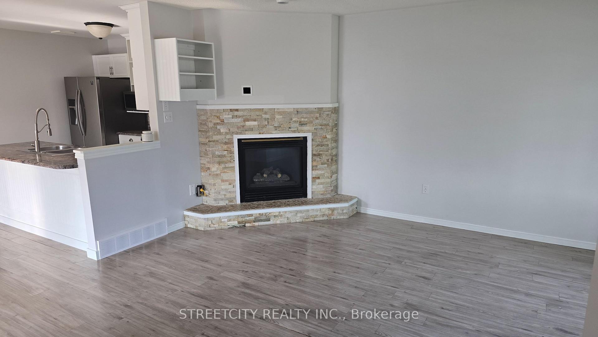 Photo 5 of 18 Rodney Crescent, St. Thomas — HOMEH
