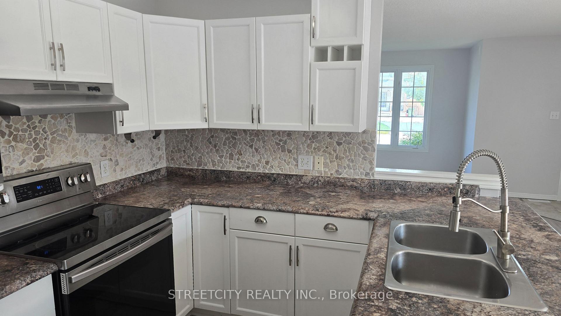 Photo 7 of 18 Rodney Crescent, St. Thomas — HOMEH