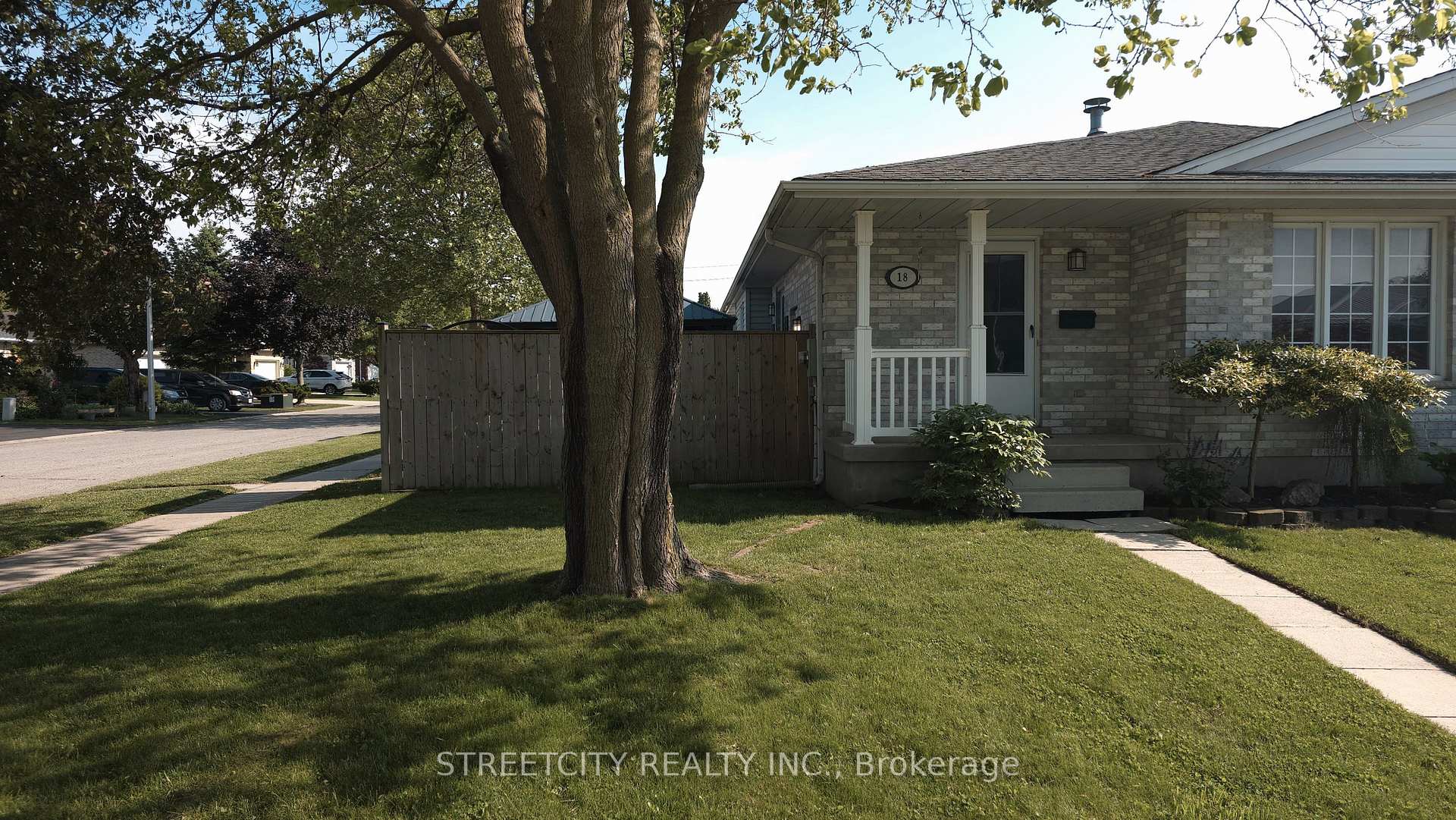 Photo 32 of 18 Rodney Crescent, St. Thomas — HOMEH