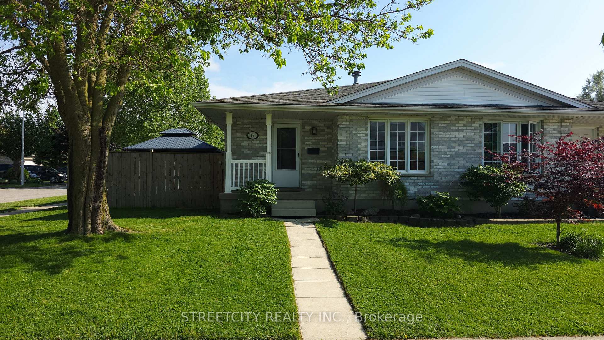 Photo 33 of 18 Rodney Crescent, St. Thomas — HOMEH