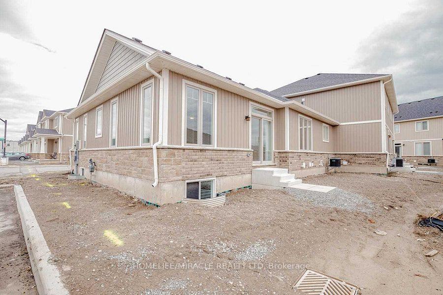 Photo 8 of 45 Irwin Common Street, St. Catharines, Oakdale — HOMEH