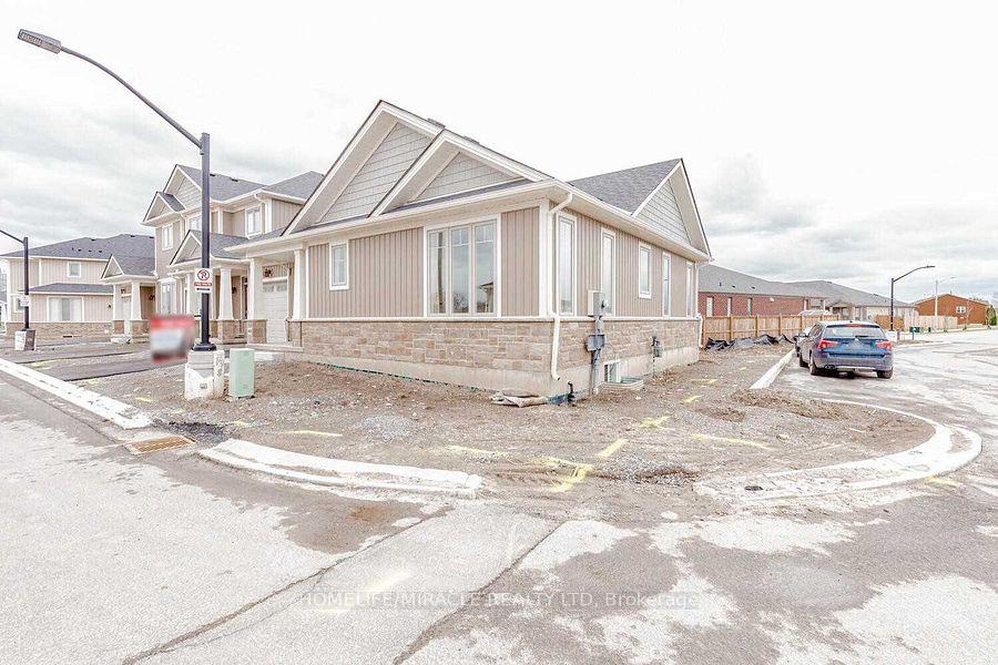 Photo 9 of 45 Irwin Common Street, St. Catharines, Oakdale — HOMEH