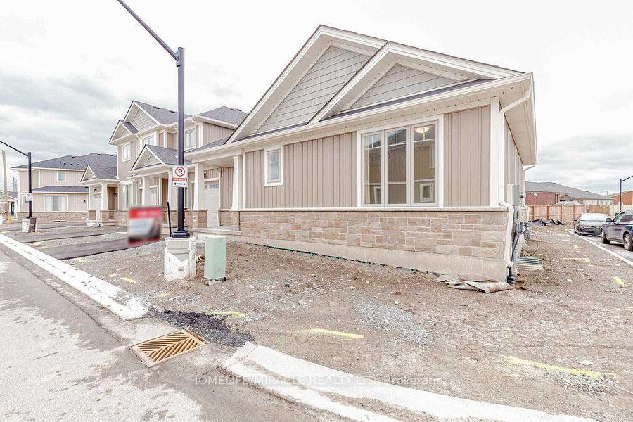 Photo 11 of 45 Irwin Common Street, St. Catharines, Oakdale — HOMEH