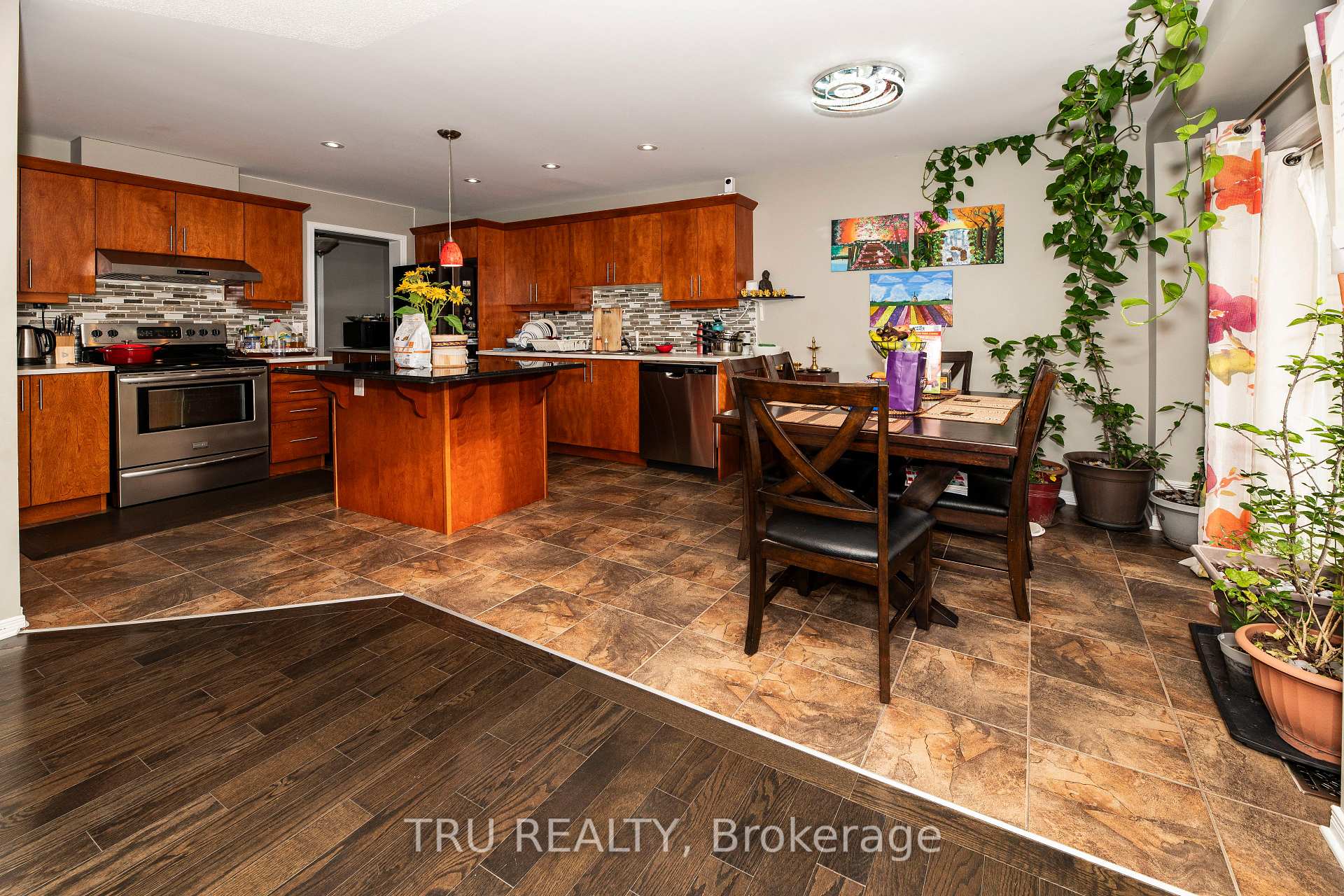 Photo 7 of 844 Campobello Drive, Ottawa, Stittsville (North) — HOMEH