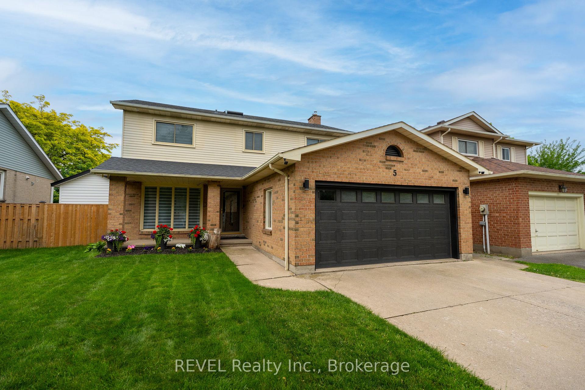 Photo 1 of 5 Elderwood Drive, St. Catharines, Grapeview — HOMEH