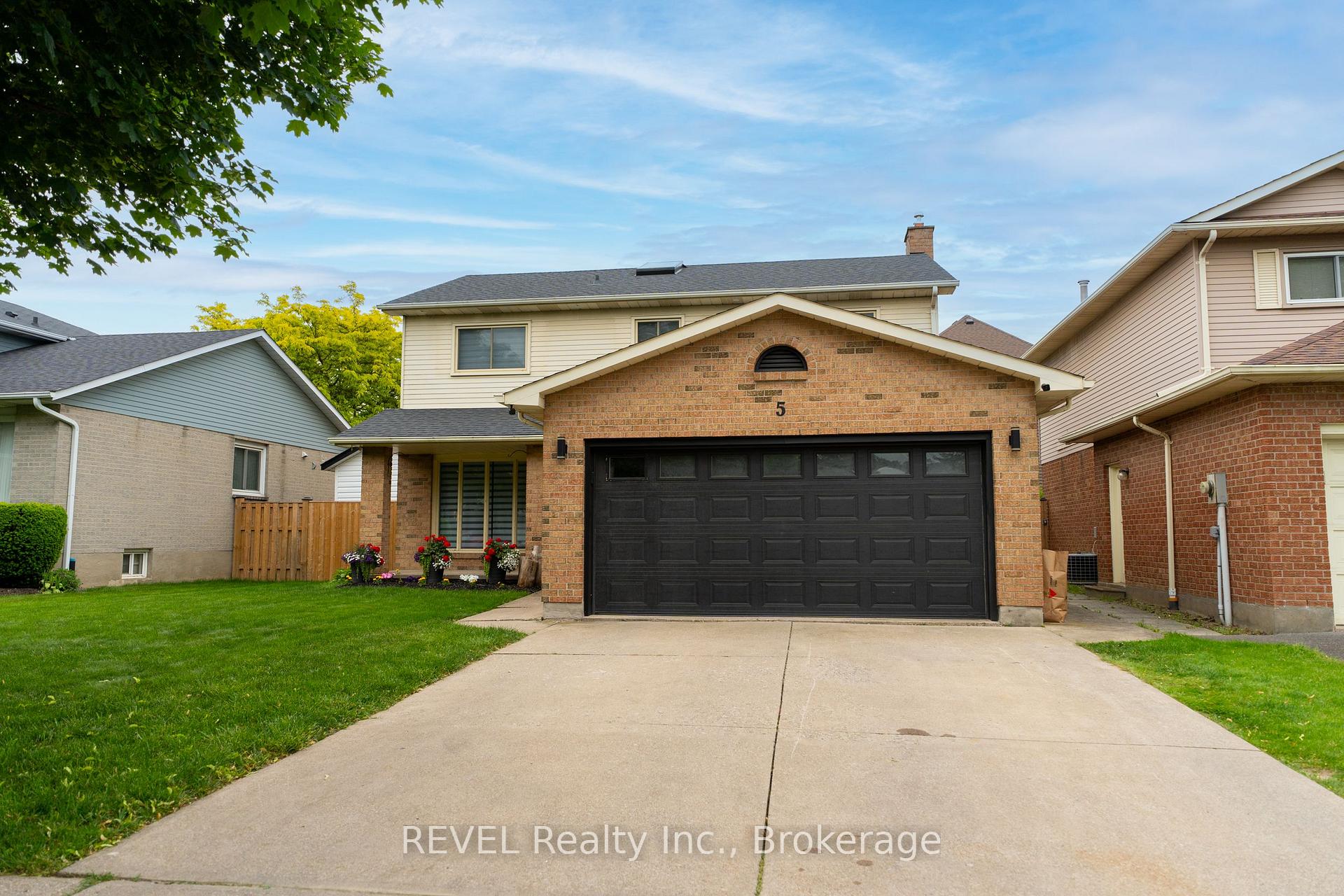 Photo 2 of 5 Elderwood Drive, St. Catharines, Grapeview — HOMEH