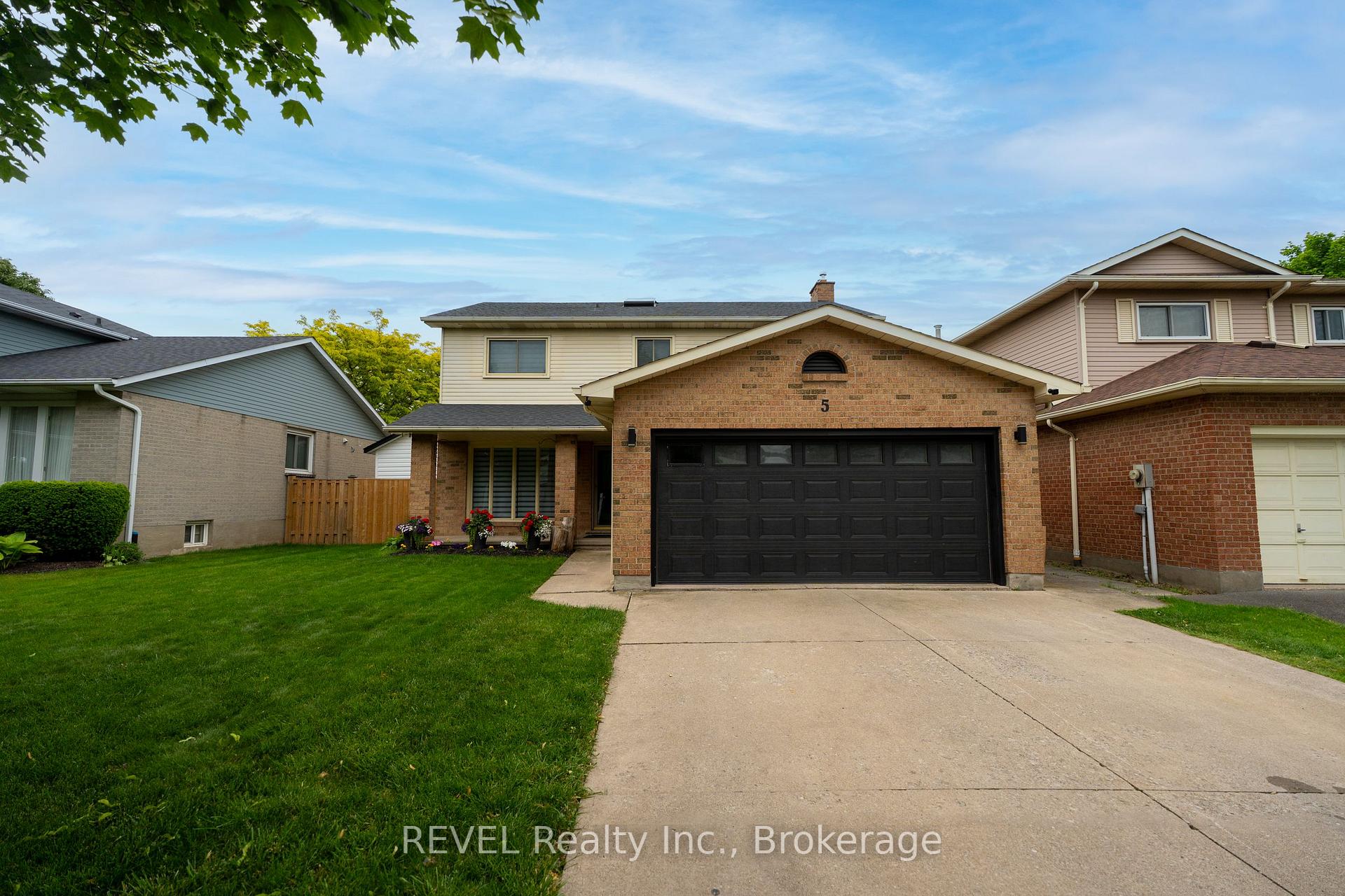 Photo 3 of 5 Elderwood Drive, St. Catharines, Grapeview — HOMEH