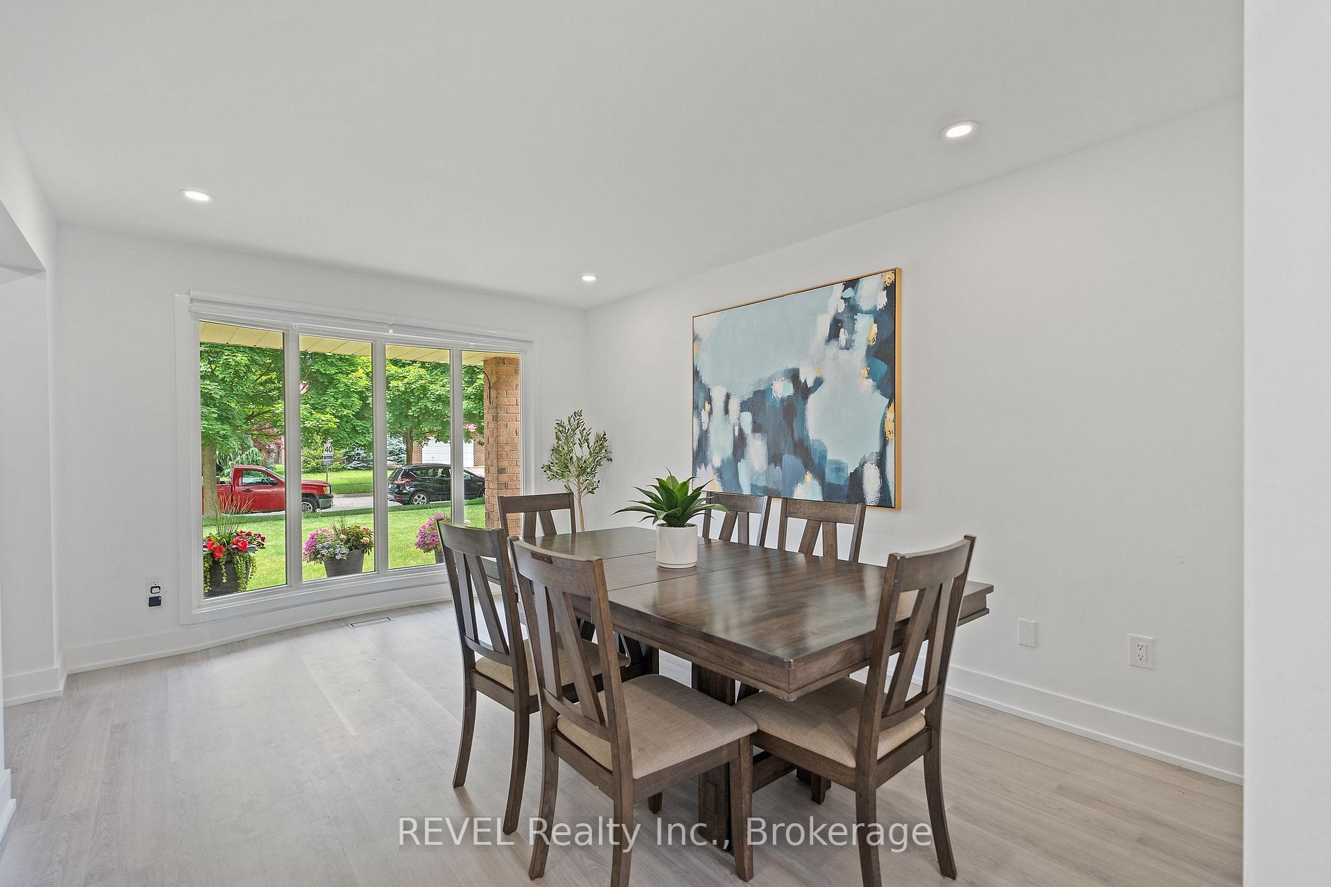 Photo 9 of 5 Elderwood Drive, St. Catharines, Grapeview — HOMEH
