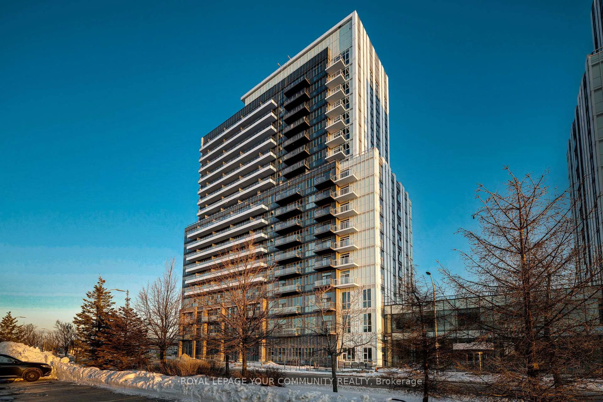 Front of Unit 1801, 38 Honeycrisp Crescent