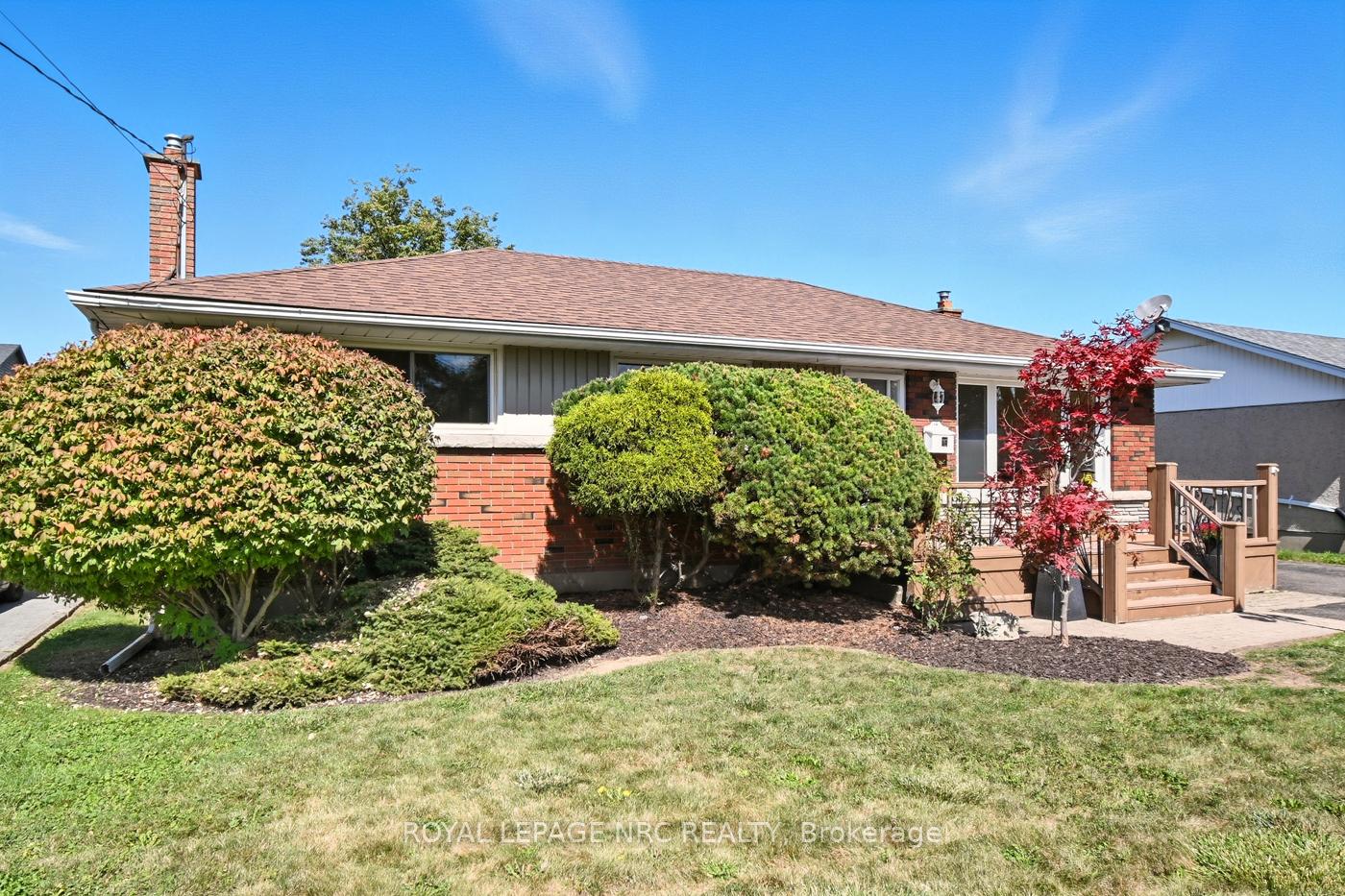 Photo 3 of 23 Grosvenor Street, St. Catharines, Bunting/Linwell — HOMEH
