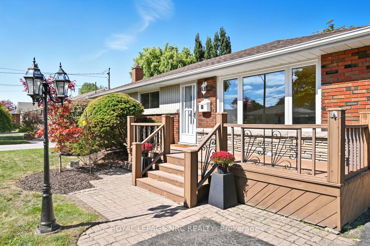 Photo 4 of 23 Grosvenor Street, St. Catharines, Bunting/Linwell — HOMEH