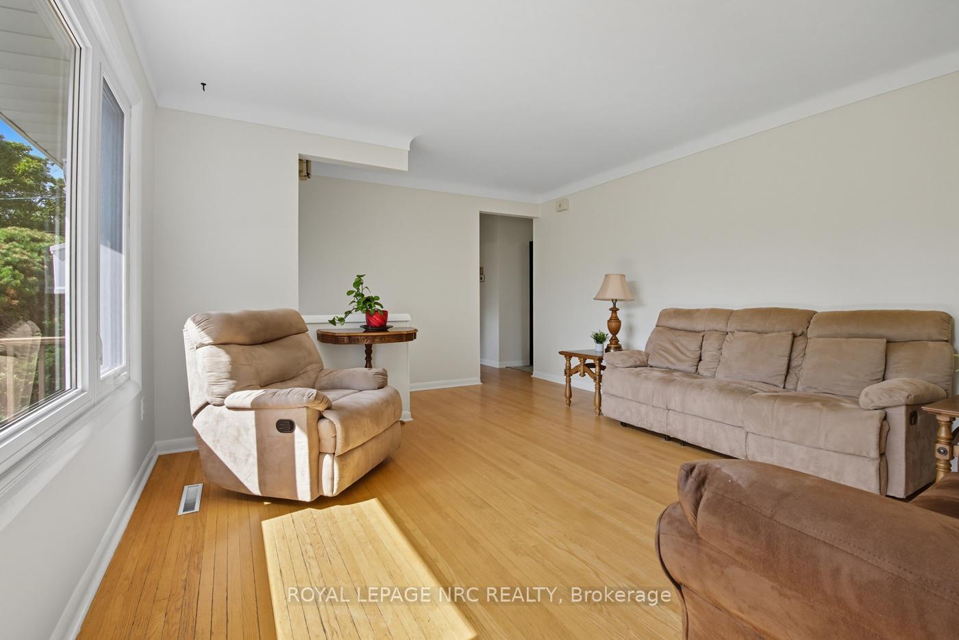 Photo 7 of 23 Grosvenor Street, St. Catharines, Bunting/Linwell — HOMEH