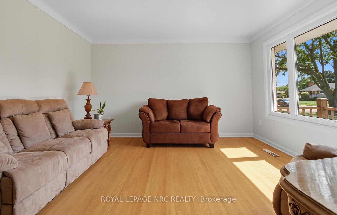 Photo 8 of 23 Grosvenor Street, St. Catharines, Bunting/Linwell — HOMEH