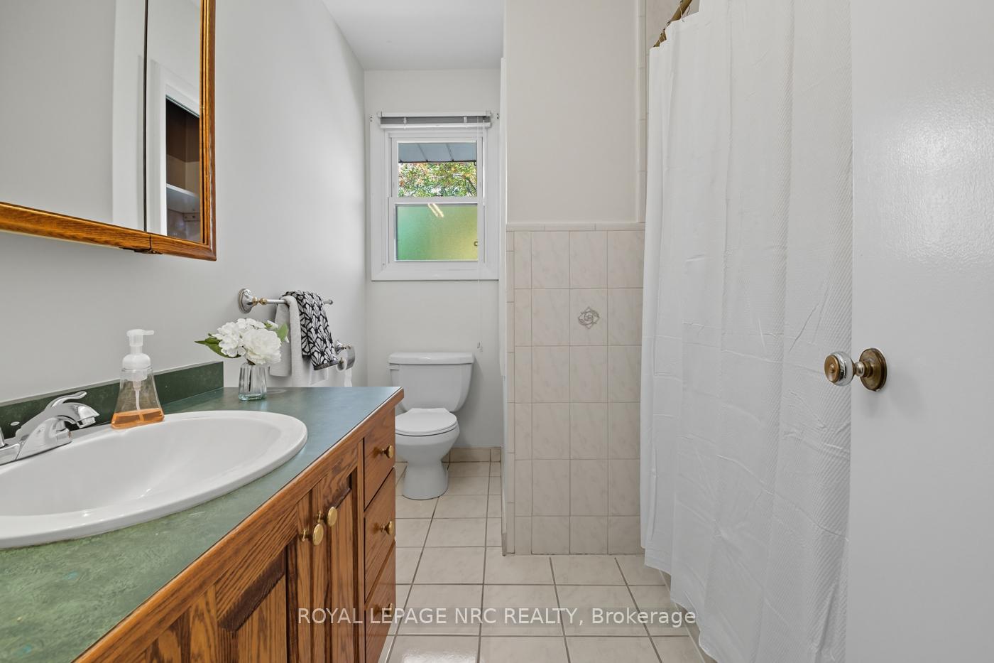 Photo 17 of 23 Grosvenor Street, St. Catharines, Bunting/Linwell — HOMEH