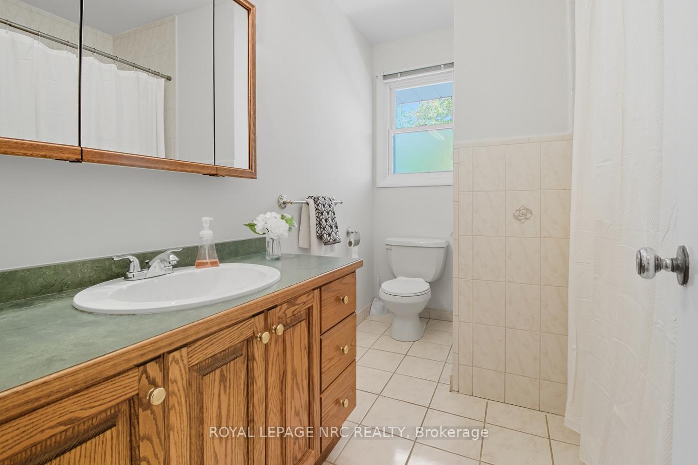 Photo 18 of 23 Grosvenor Street, St. Catharines, Bunting/Linwell — HOMEH