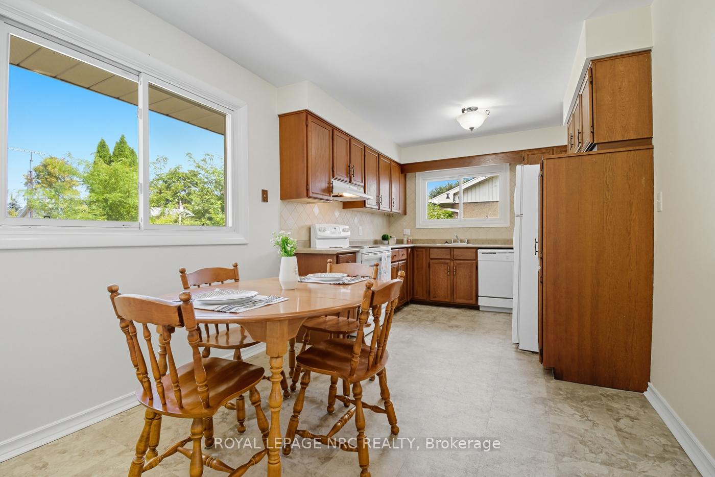 Photo 19 of 23 Grosvenor Street, St. Catharines, Bunting/Linwell — HOMEH
