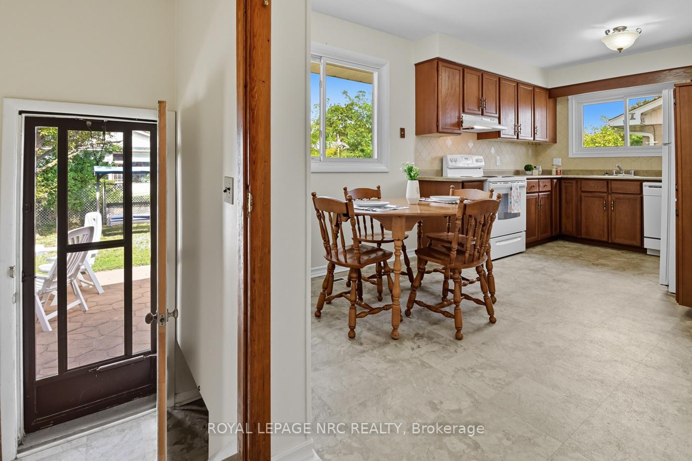 Photo 25 of 23 Grosvenor Street, St. Catharines, Bunting/Linwell — HOMEH