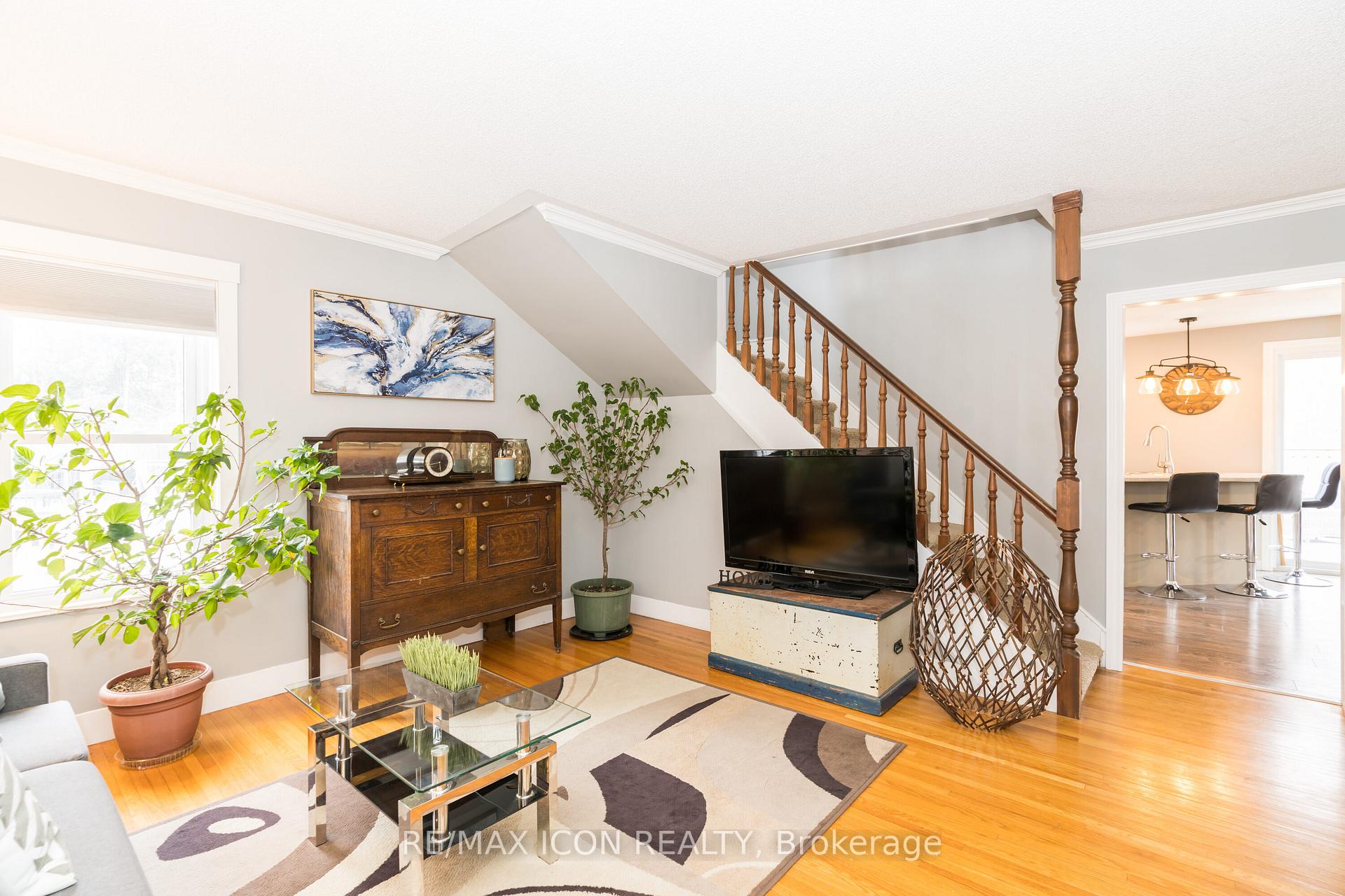 Photo 5 of 198 Elm Street, St. Thomas — HOMEH