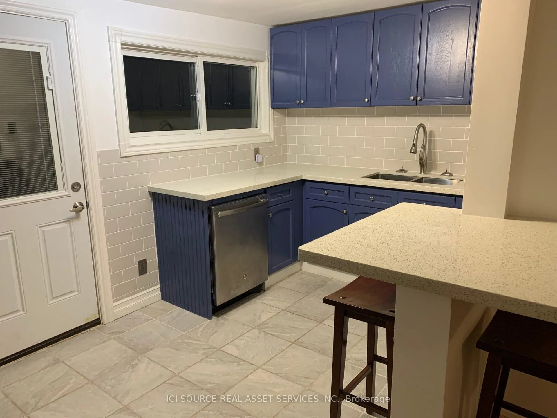 Photo 5 of Unit Main Fl, 103 Macaulay Street E, Hamilton, North End — HOMEH