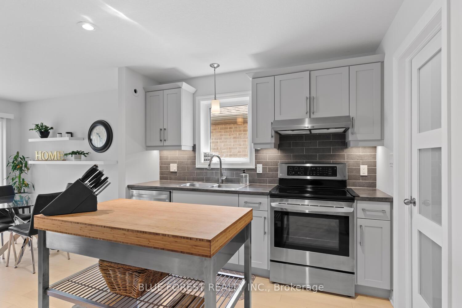 Photo 13 of 11 Auburn Drive, St. Thomas — HOMEH