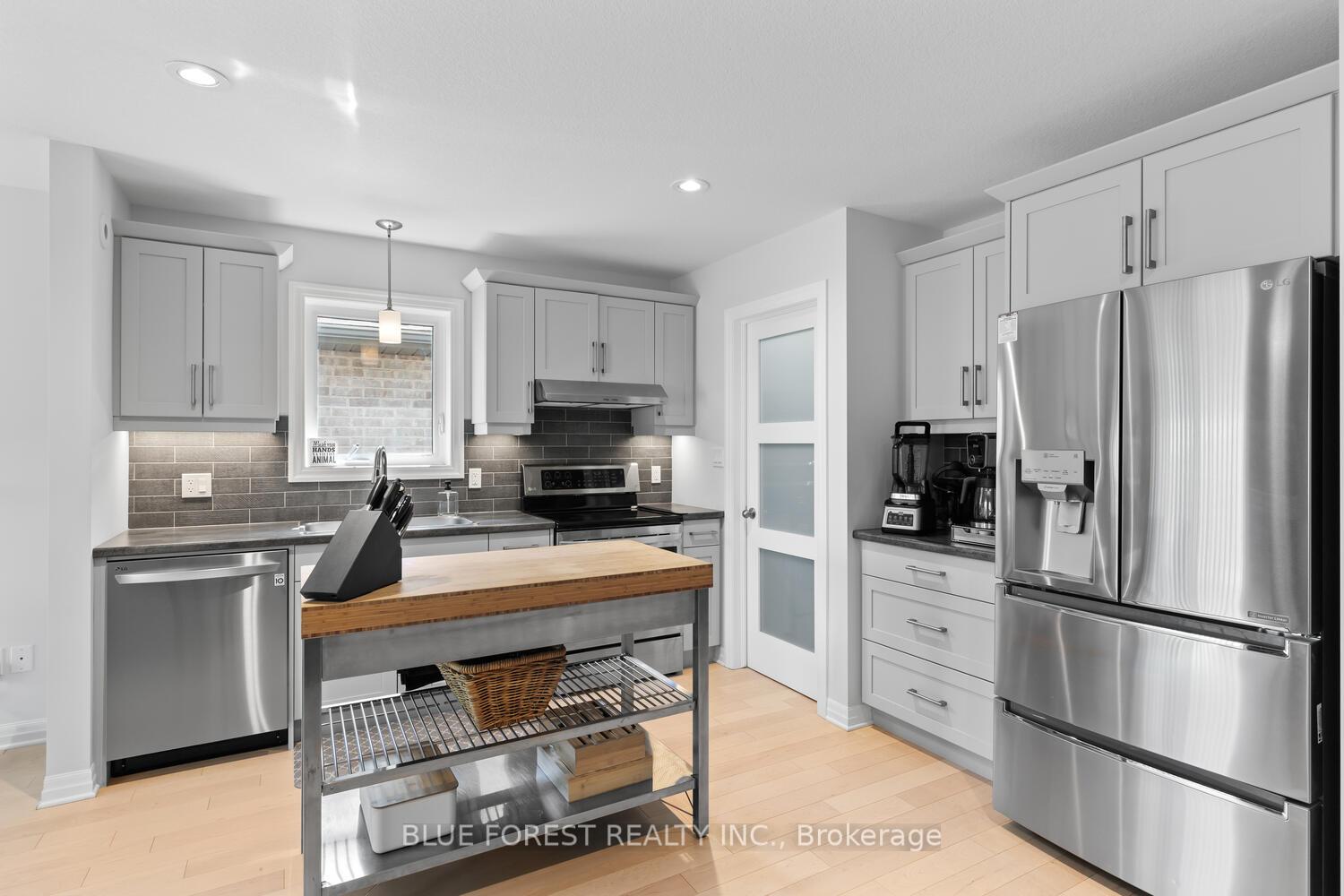 Photo 14 of 11 Auburn Drive, St. Thomas — HOMEH