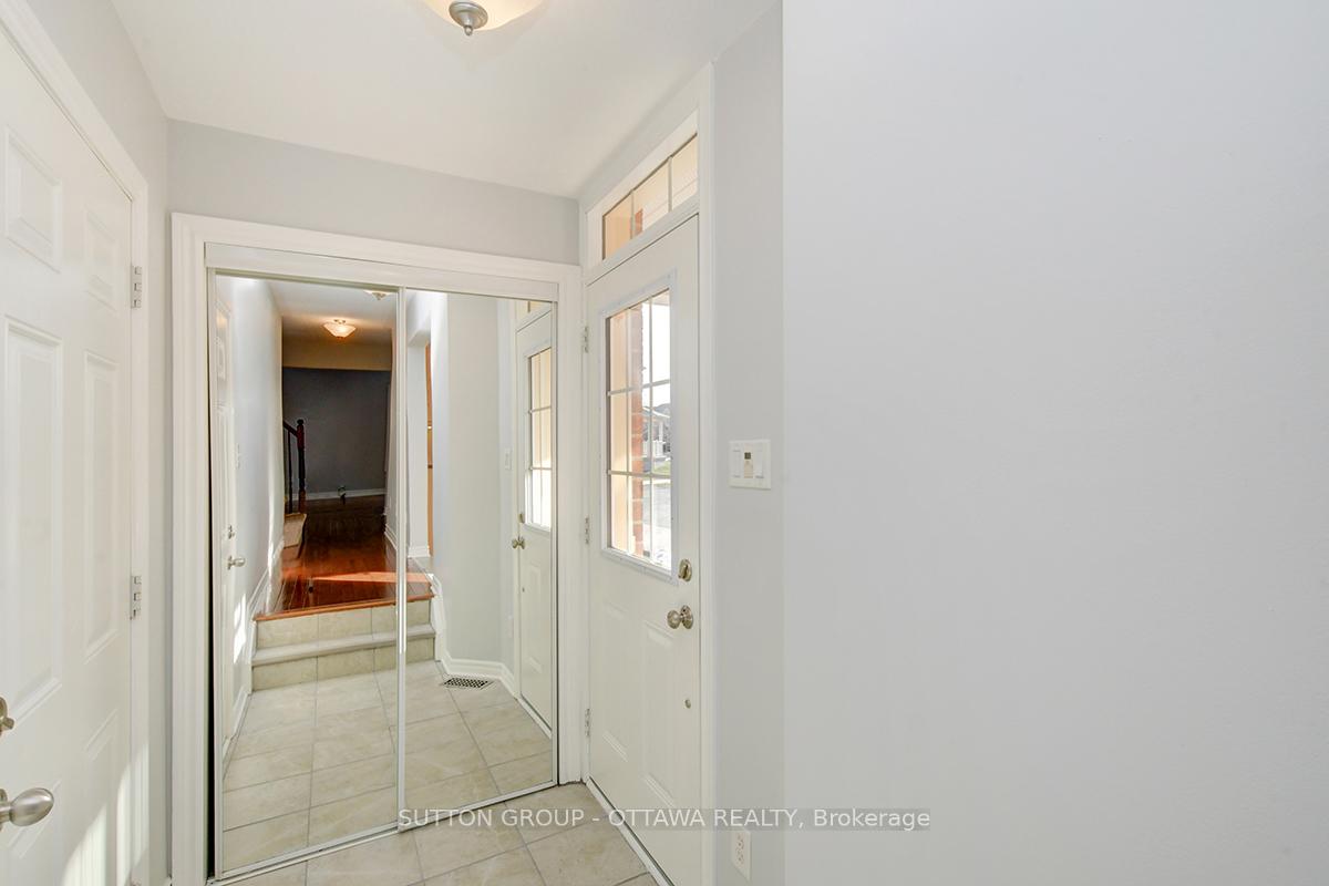 Photo 3 of 104 Par-La-Ville Circle, Ottawa, Stittsville (North) — HOMEH