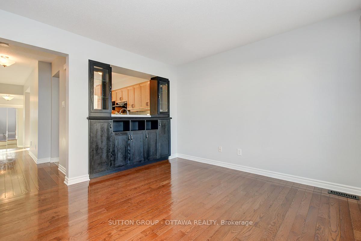 Photo 6 of 104 Par-La-Ville Circle, Ottawa, Stittsville (North) — HOMEH