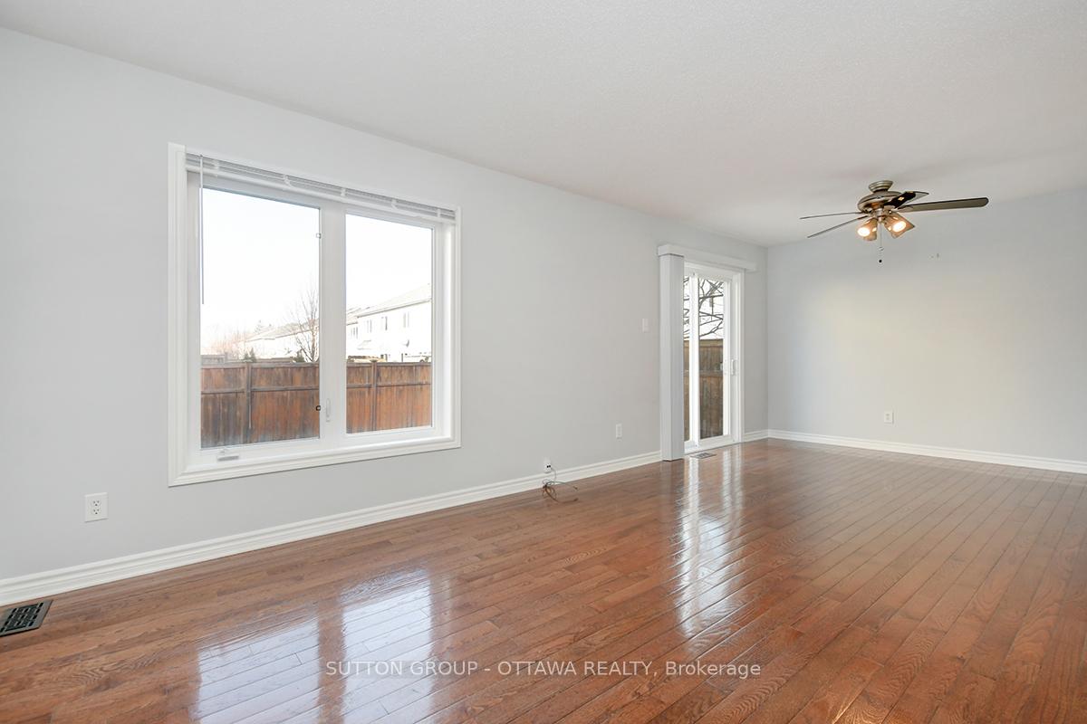 Photo 8 of 104 Par-La-Ville Circle, Ottawa, Stittsville (North) — HOMEH