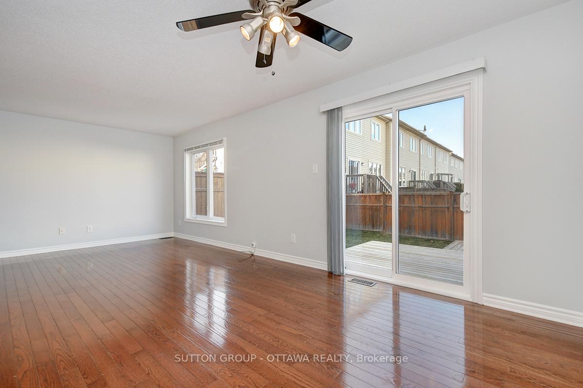 Photo 12 of 104 Par-La-Ville Circle, Ottawa, Stittsville (North) — HOMEH