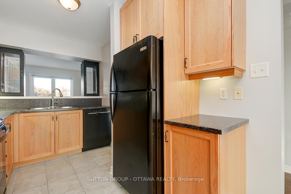 Photo 15 of 104 Par-La-Ville Circle, Ottawa, Stittsville (North) — HOMEH