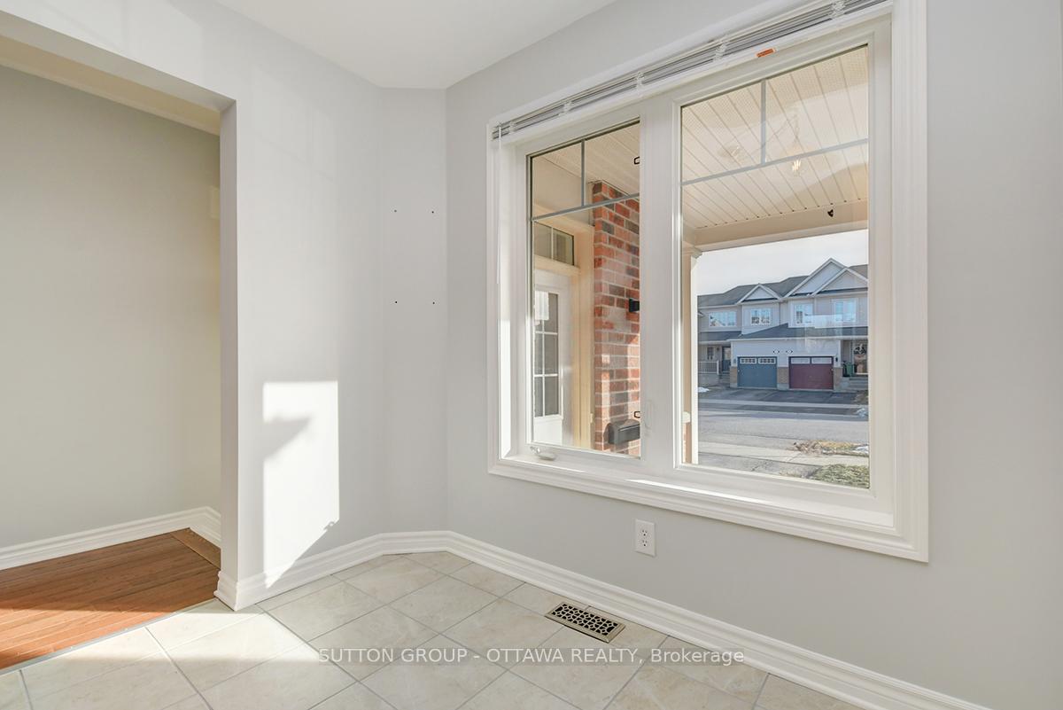 Photo 19 of 104 Par-La-Ville Circle, Ottawa, Stittsville (North) — HOMEH