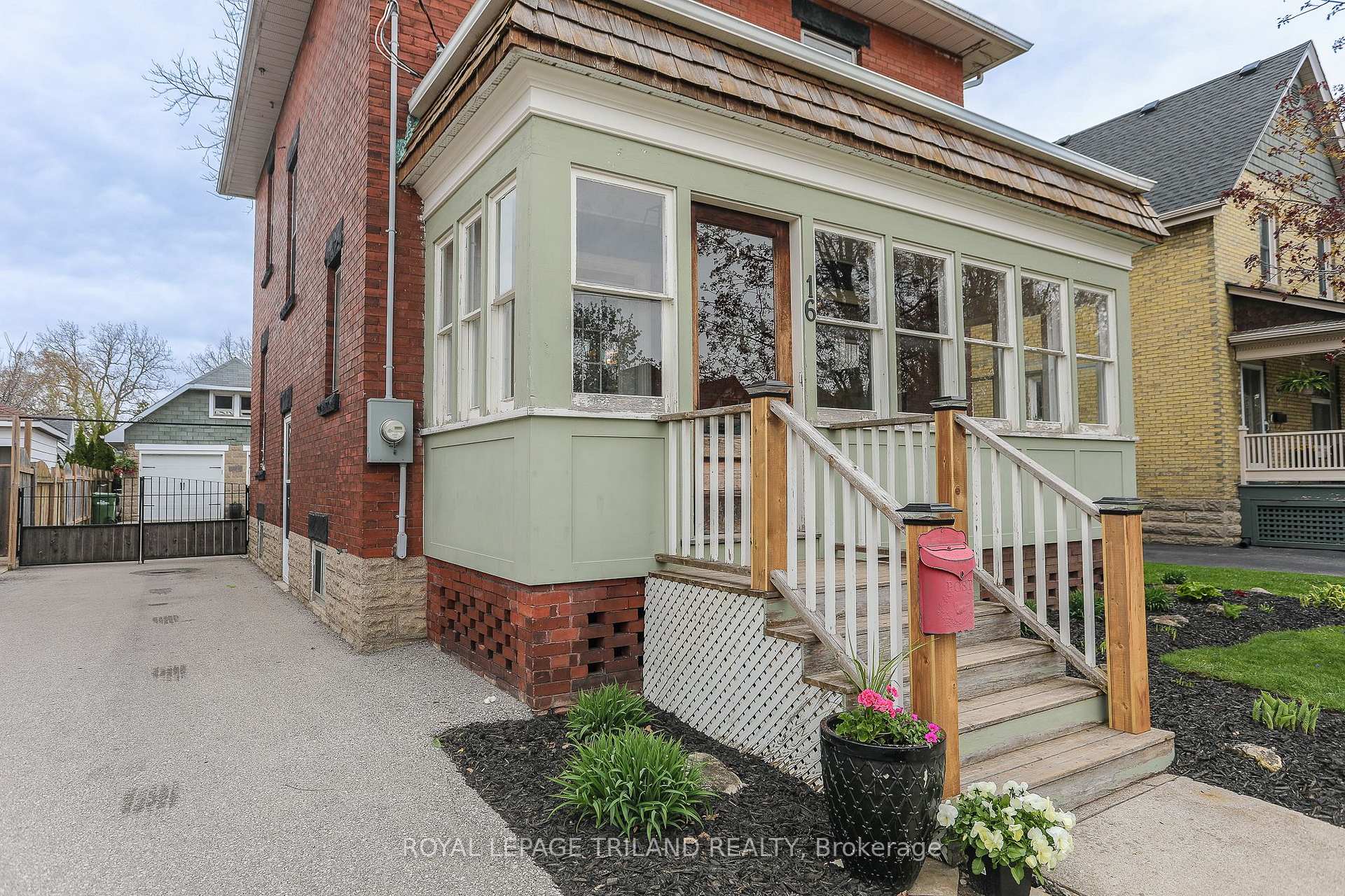 Photo 6 of 16 Maple Street, St. Thomas — HOMEH