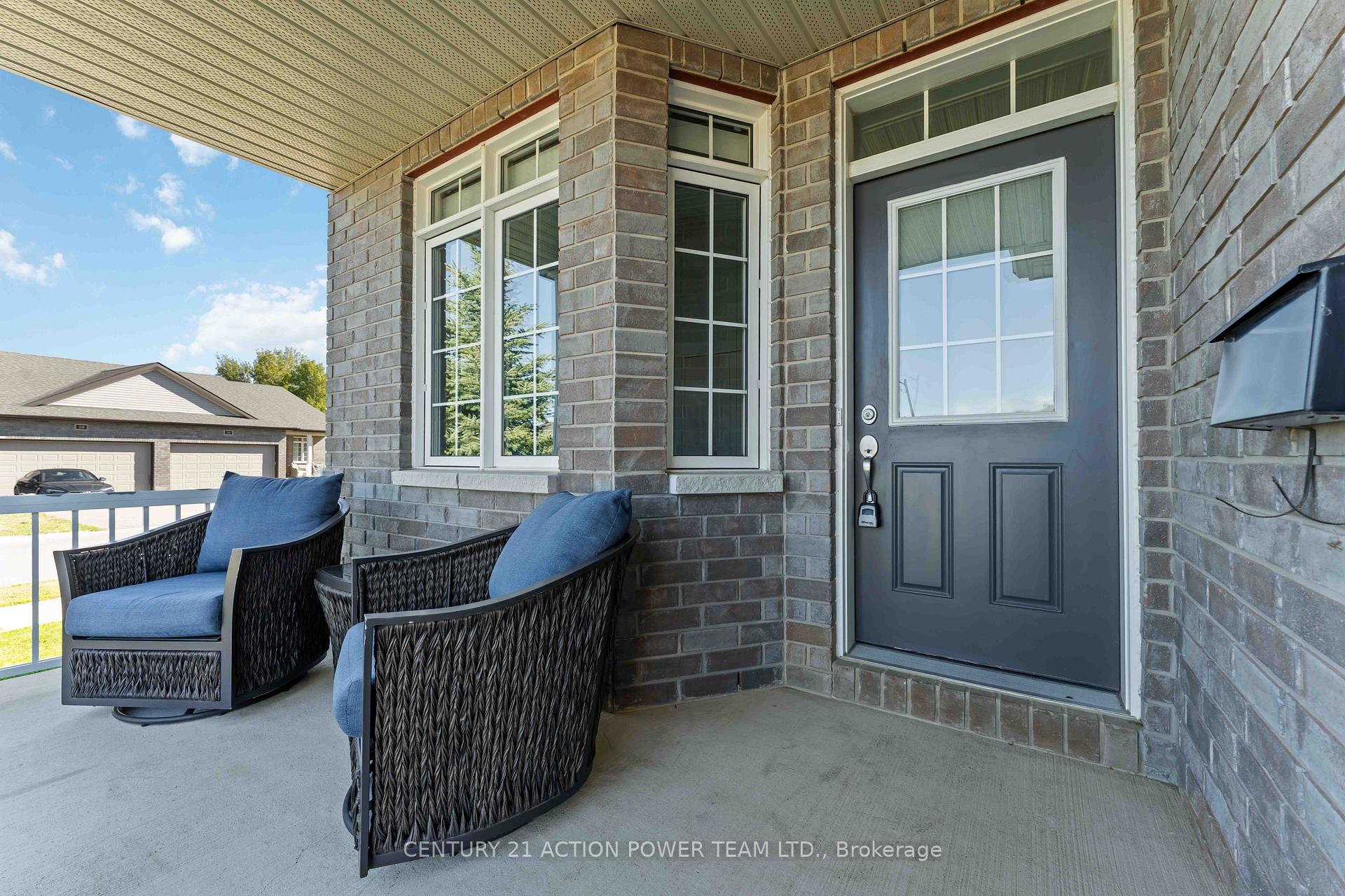 Photo 3 of 222 Cedarstone Street, Ottawa, Richmond — HOMEH