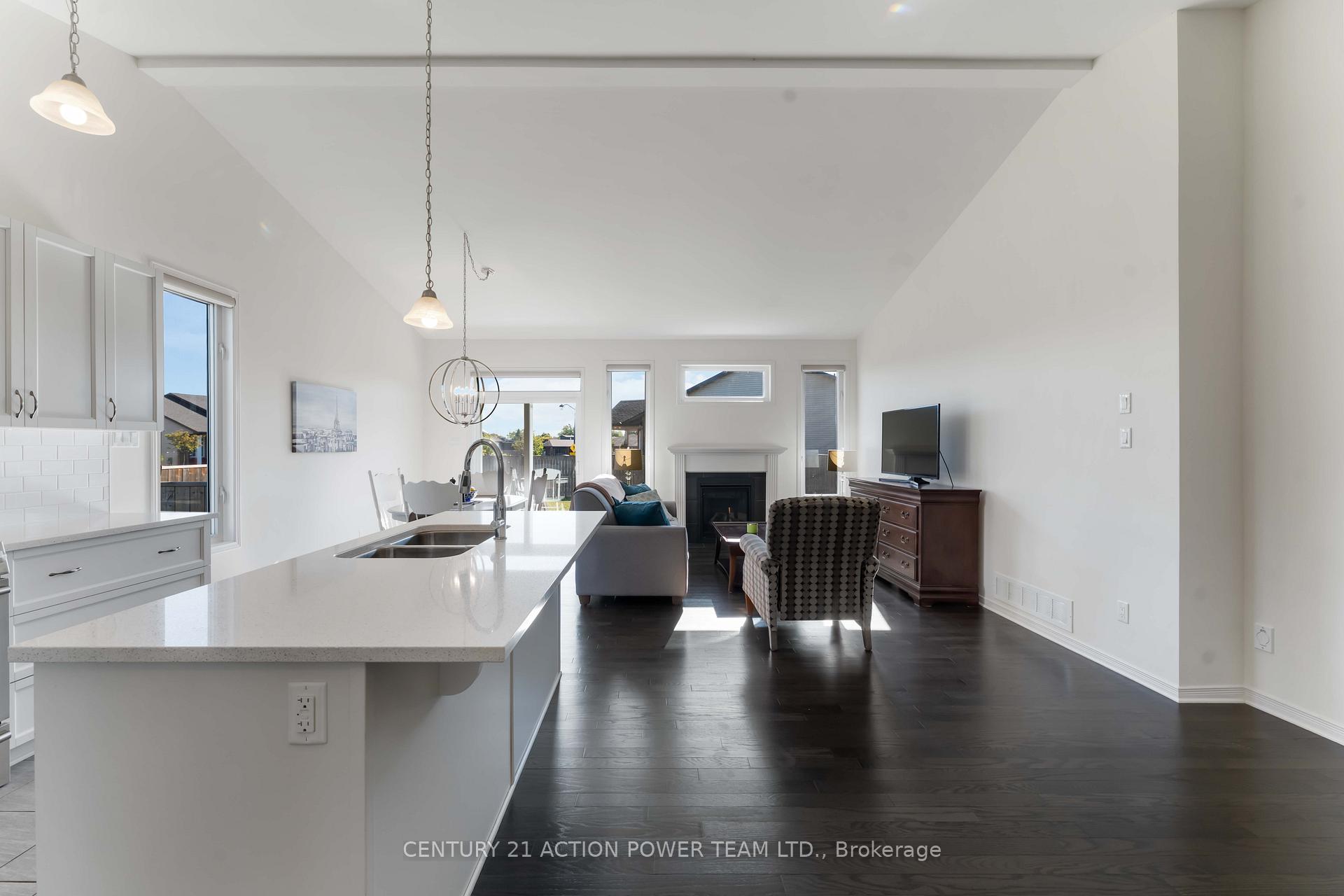 Photo 5 of 222 Cedarstone Street, Ottawa, Richmond — HOMEH