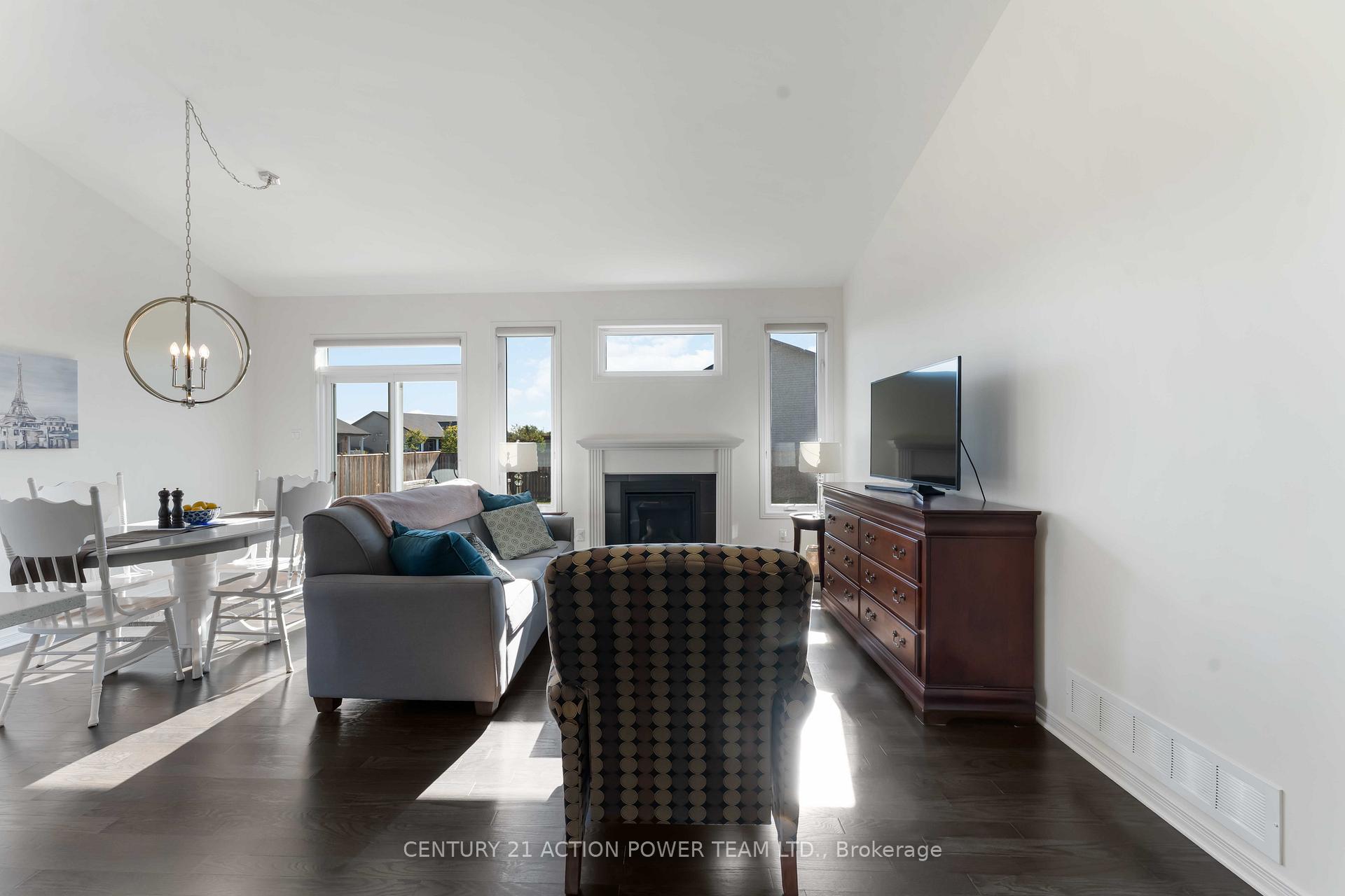Photo 7 of 222 Cedarstone Street, Ottawa, Richmond — HOMEH