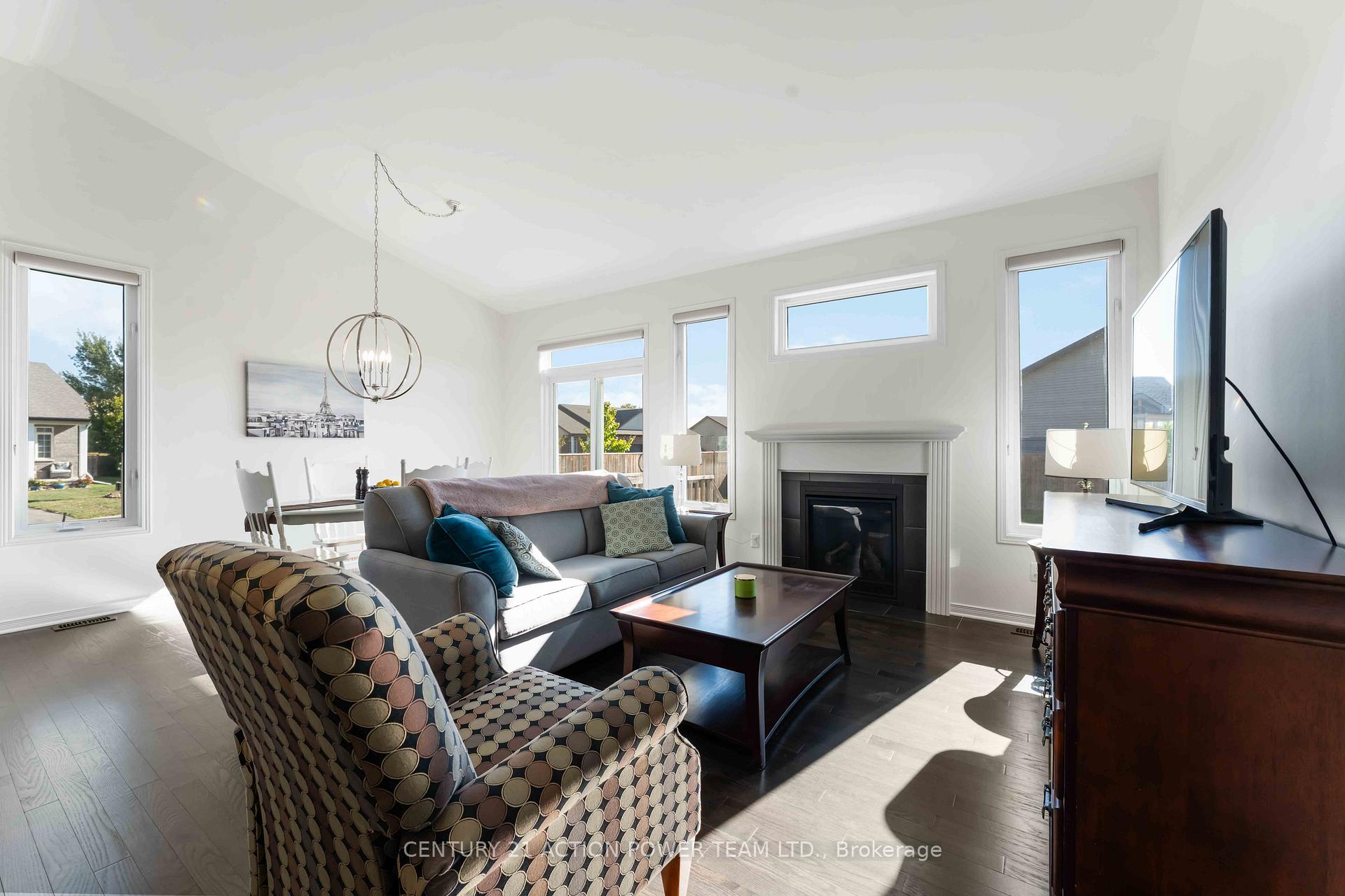 Photo 10 of 222 Cedarstone Street, Ottawa, Richmond — HOMEH