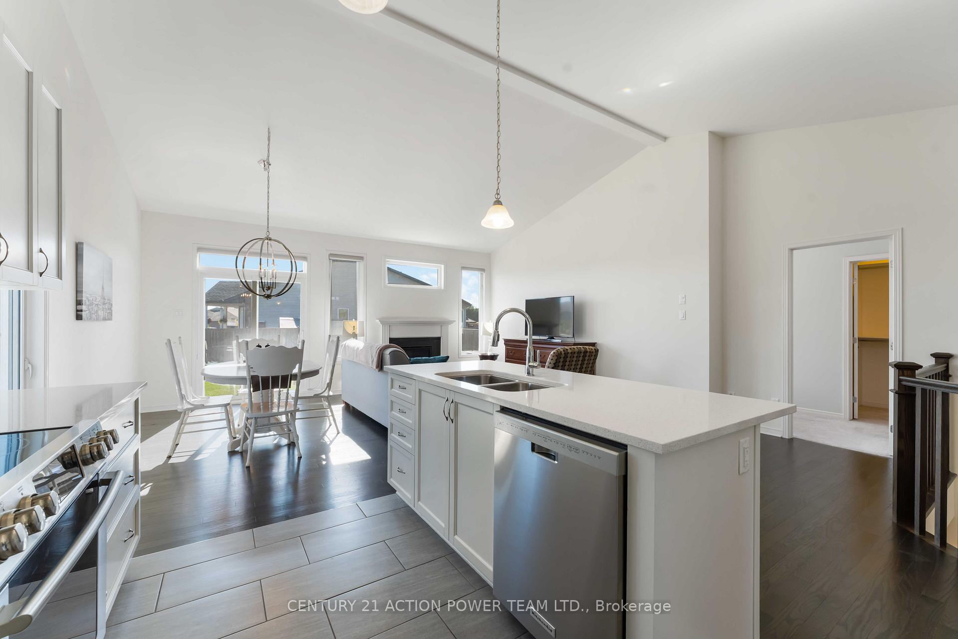 Photo 13 of 222 Cedarstone Street, Ottawa, Richmond — HOMEH