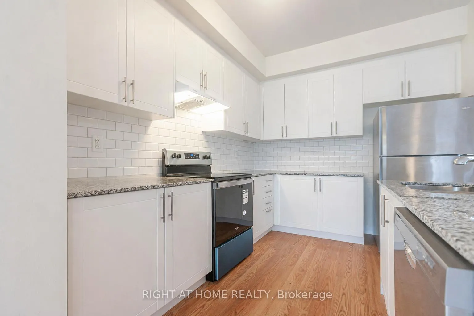 Photo 12 of 42 Dandara Gate, Vaughan, Steeles West Industrial — HOMEH