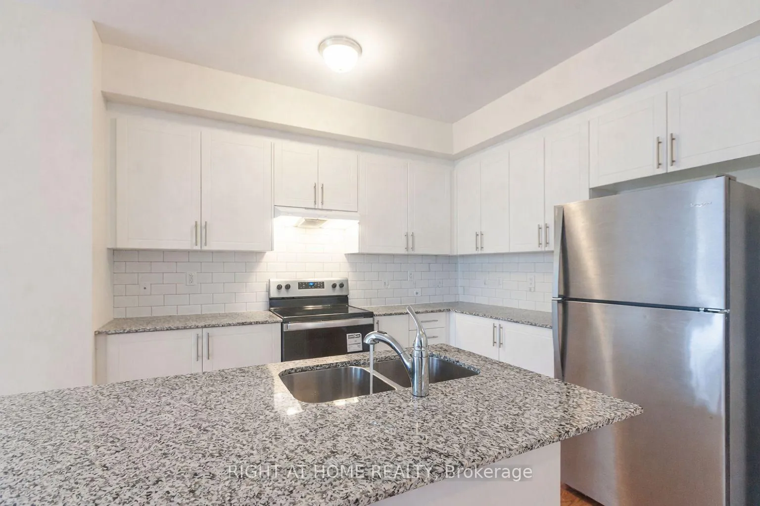 Photo 13 of 42 Dandara Gate, Vaughan, Steeles West Industrial — HOMEH