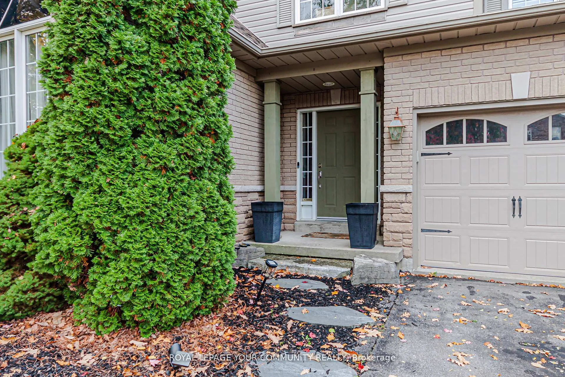 Photo 4 of 1516 Skyview Street, Oshawa, Taunton — HOMEH