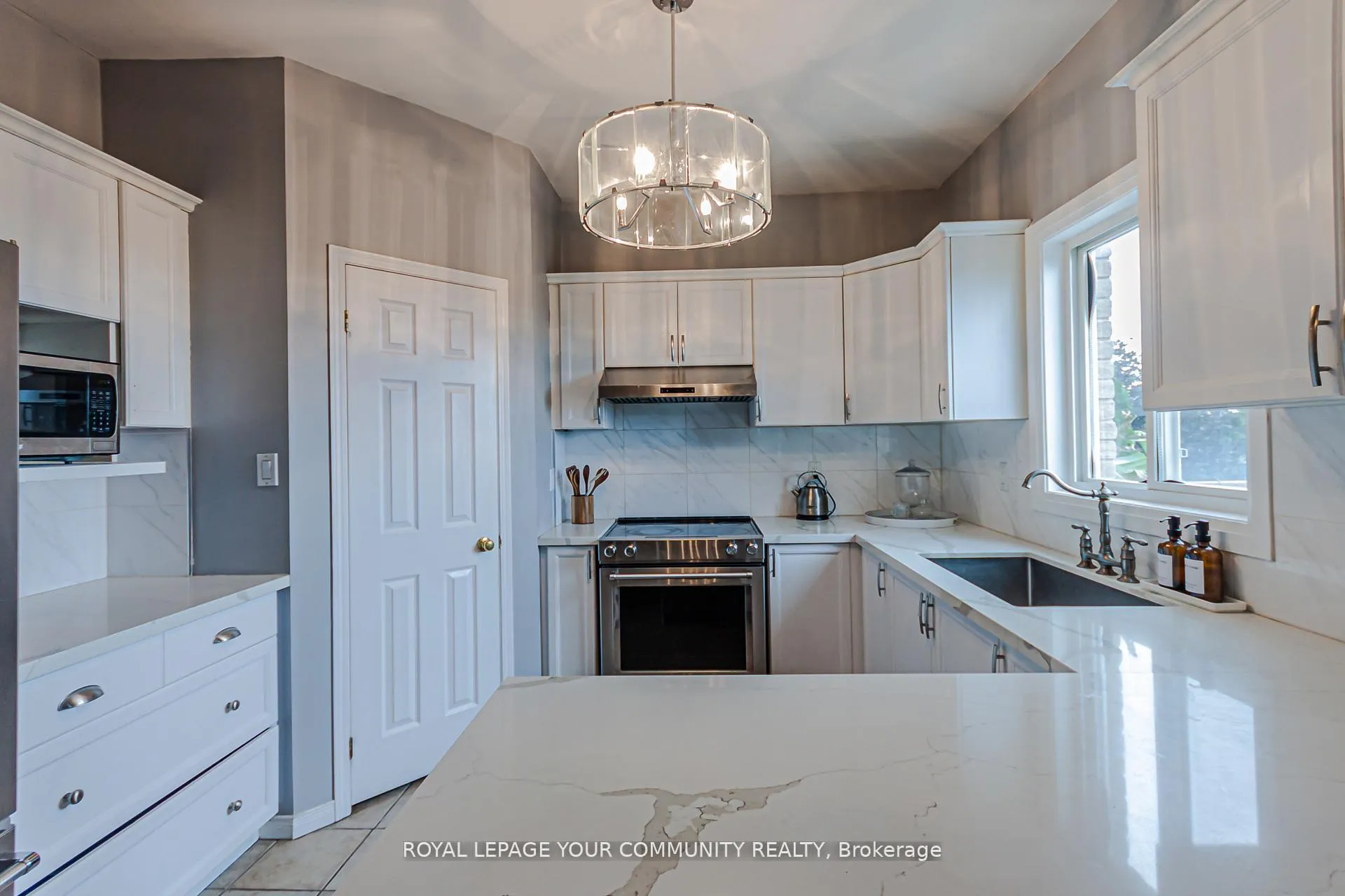 Photo 14 of 1516 Skyview Street, Oshawa, Taunton — HOMEH